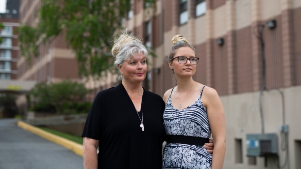 Bewoners van langdurige verzorgingstehuizen in Ontario hervatten hun bezoeken buitenshuis