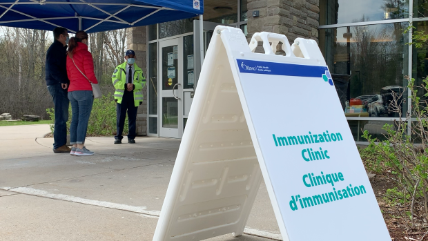De stad Ottawa breidt de wachtlijst voor last-minute vaccinaties in gemeenschapsklinieken uit tot de hele bevolking