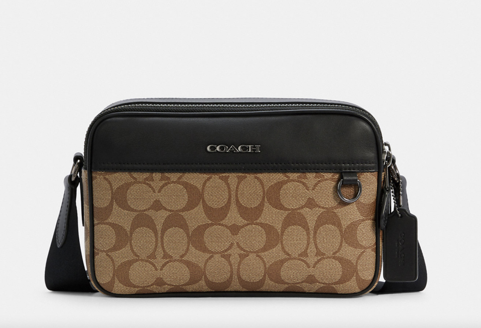 Graham Crossbody In Signature Canvas (Afbeelding via Coach Outlet)