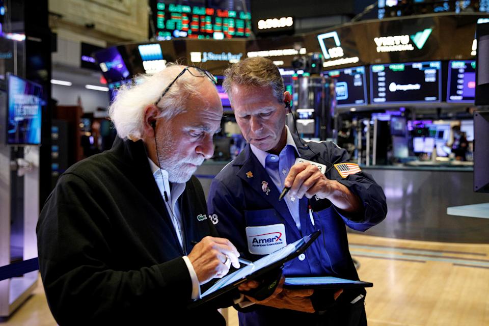 Traders werken op de vloer van de New York Stock Exchange (NYSE) in New York City, VS, 20 oktober 2021. REUTERS/Brendan McDermid