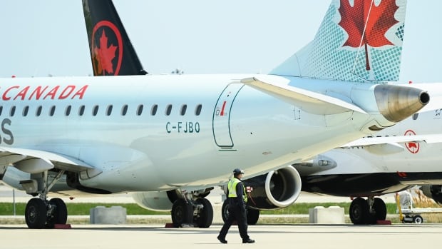Air Canada heeft meer dan 800 niet-gevaccineerde werknemers aan de grond gehouden onder nieuwe federale regels