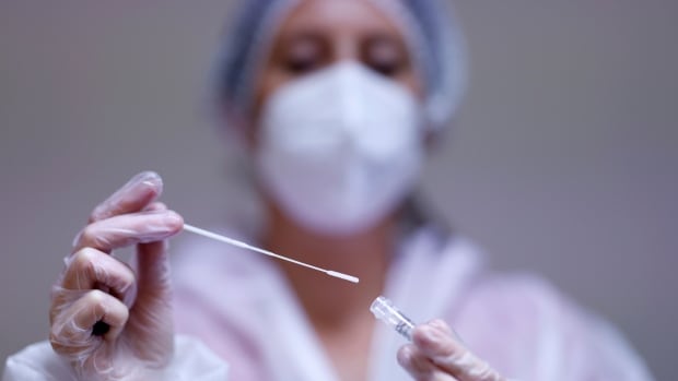 Ontario meldt 13.807 nieuwe gevallen van COVID-19 voorafgaand aan de aankondiging van de Chief Medical Officer of Health