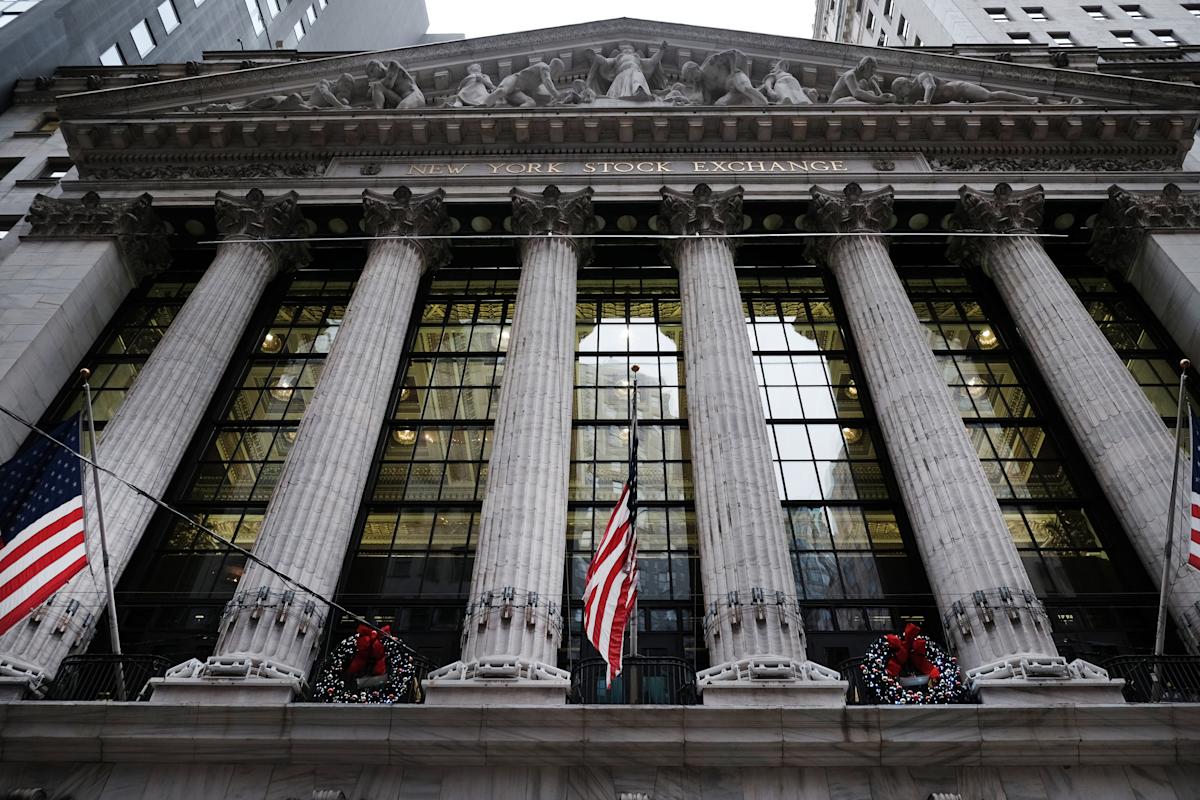 Aandelenfutures zijn onveranderd na de Dow-debuut, en de S&P 500 staat op recordhoogten