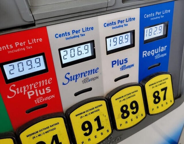 Nu de benzineprijzen stijgen, rijdt u nu minder?  - stem