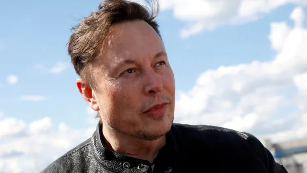 Elon Musk zegt dat Twitter-deal ’tijdelijk on hold’ staat