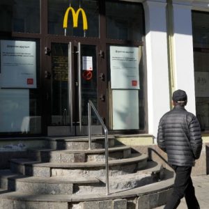 Oorlog in Oekraïne: McDonald’s verkoopt zijn bedrijf in Rusland