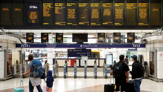 Grootste spoorwegstaking in 30 jaar brengt Groot-Brittannië tot stilstand