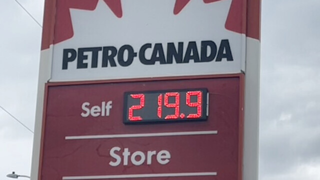 De transportminister van British Columbia geeft de gasprijzen de schuld van ‘oplichting’ en er zijn geen belastingvoordelen in zicht