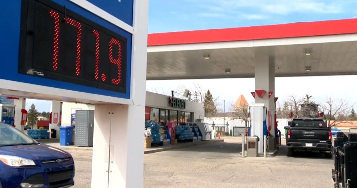 Vermoedelijke manipulatie van de benzinepompprijs zette de premier van Alberta ertoe aan om onderzoek te eisen