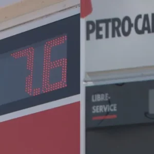 Chauffeurs uit Quebec trekken massaal naar Ottawa op zoek naar goedkoper gas