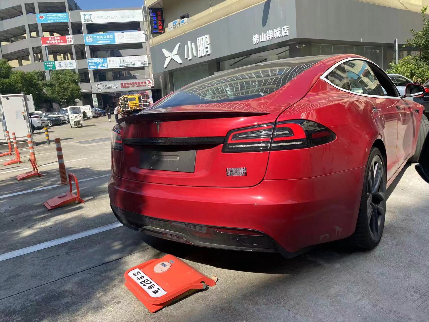 Tesla Model S Plaid gespot bij lossen in China, zonder ultrasone sensoren