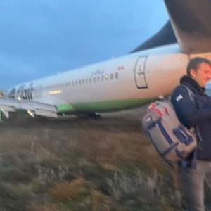 Een vliegtuig van Flyer Airlines schoot voorbij de landingsbaan op Waterloo Airport