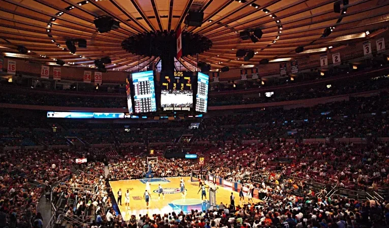 Hoe is het om een NBA wedstrijd in New York City bij te wonen?