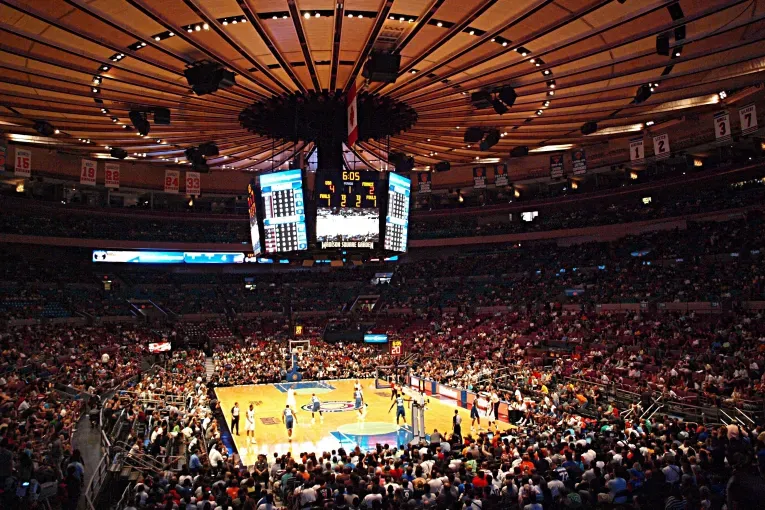 Hoe is het om een NBA wedstrijd in New York City bij te wonen?