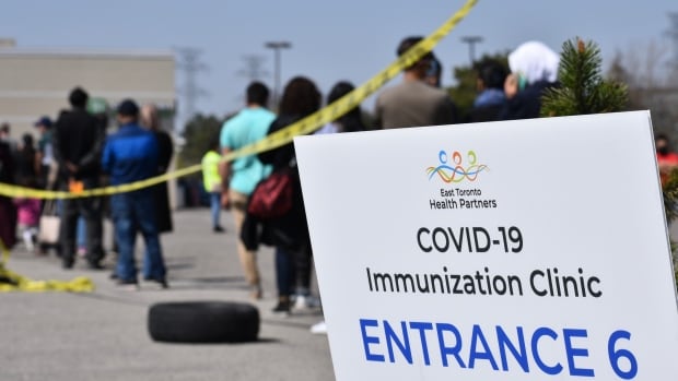 De provincie zegt dat een datalek in het reserveringssysteem voor vaccins in Ontario honderdduizenden treft